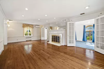 68 Oxford Road, Rockville Centre, NY 11570 - Photo 5