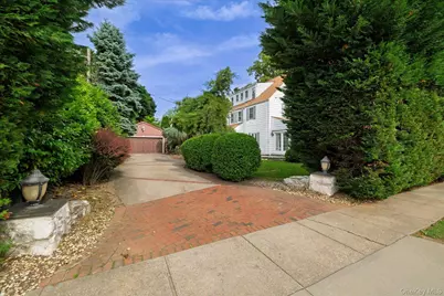 68 Oxford Road, Rockville Centre, NY 11570 - Photo 29