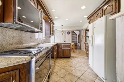 68 Oxford Road, Rockville Centre, NY 11570 - Photo 13