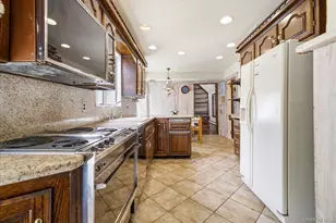 68 Oxford Rd, Rockville Centre, NY 11570 - Photo 13