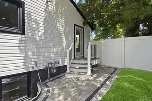378 Lakeshore Blvd, Massapequa Park, NY 11762 - Photo 7