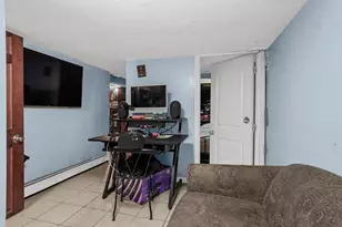 375 W Valley Stream Blvd, Valley Stream, NY 11580 - Photo 13