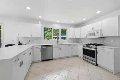 4 Laurelwood Court, Dix Hills, NY 11746 - Photo 15