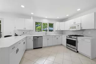 4 Laurelwood Ct, Dix Hills, NY 11746 - Photo 15