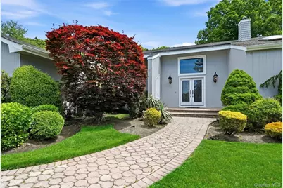 4 Laurelwood Court, Dix Hills, NY 11746 - Photo 3