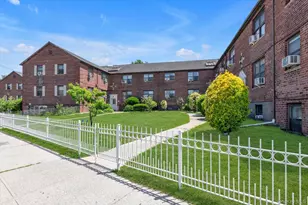 201-06 Rocky Hill Rd, Bayside, NY 11361 - Photo 11