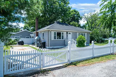 14 Pinelawn Avenue, Farmingville, NY 11738 - Photo 3