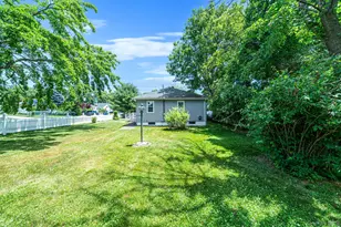 14 Pinelawn Ave, Farmingville, NY 11738 - Photo 9