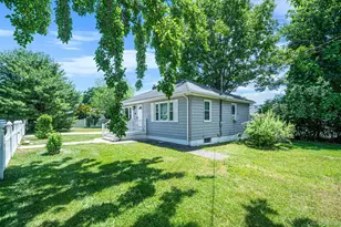14 Pinelawn Ave, Farmingville, NY 11738 - Photo 5