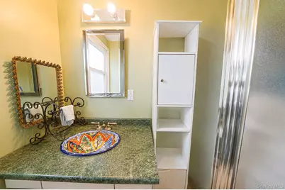 18 E Bay Drive, West Islip, NY 11795 - Photo 9