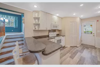 18 E Bay Drive, West Islip, NY 11795 - Photo 5