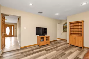7 Freedom Ct, Babylon, NY 11702 - Photo 7