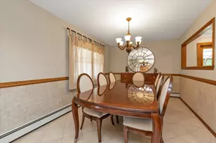 7 Freedom Ct, Babylon, NY 11702 - Photo 3