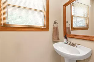 7 Freedom Ct, Babylon, NY 11702 - Photo 9
