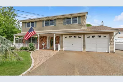 7 Freedom Court, Babylon, NY 11702 - Photo 1