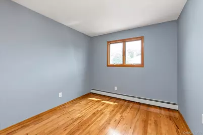 7 Freedom Court, Babylon, NY 11702 - Photo 17