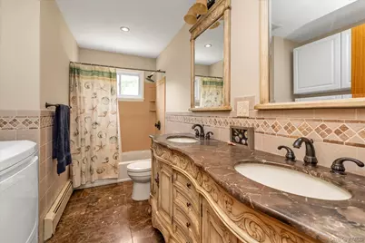 7 Freedom Court, Babylon, NY 11702 - Photo 15