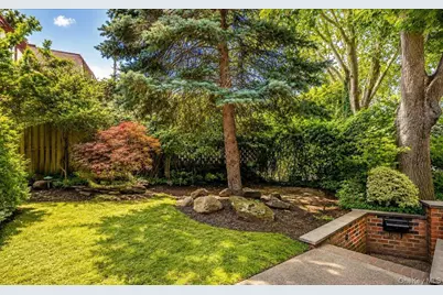 152 Whitson Street, Forest Hills, NY 11375 - Photo 3