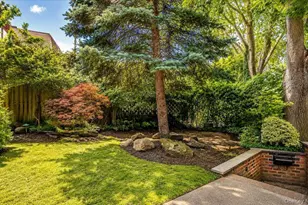 1-52 Whitson St, Forest Hills, NY 11375 - Photo 3
