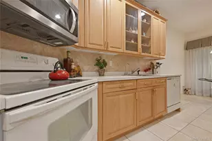 87 Carriage Ln, Plainview, NY 11803 - Photo 7