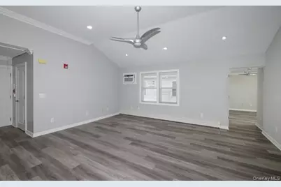 183 N Wellwood Avenue #9, Lindenhurst, NY 11757 - Photo 5