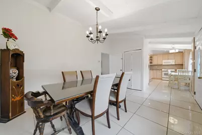 16 Lodge Lane, East Setauket, NY 11733 - Photo 5