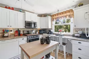 50 Amsterdam Rd, Smithtown, NY 11787 - Photo 13