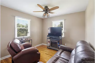 50 Amsterdam Road, Smithtown, NY 11787 - Photo 21