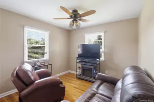 50 Amsterdam Rd, Smithtown, NY 11787 - Photo 21