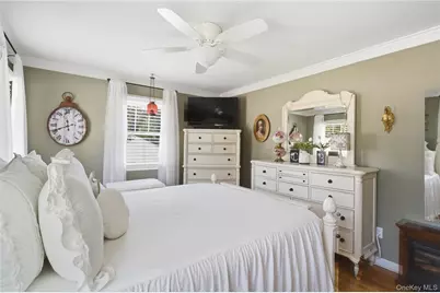 50 Amsterdam Road, Smithtown, NY 11787 - Photo 19