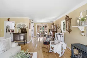 50 Amsterdam Rd, Smithtown, NY 11787 - Photo 9