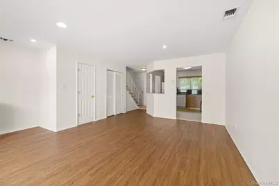 650 Newbridge Road #15, East Meadow, NY 11554 - Photo 5