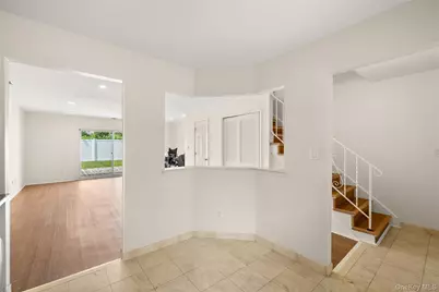 650 Newbridge Road #15, East Meadow, NY 11554 - Photo 7