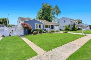 112 Washington St, Farmingdale, NY 11735 - Photo 3