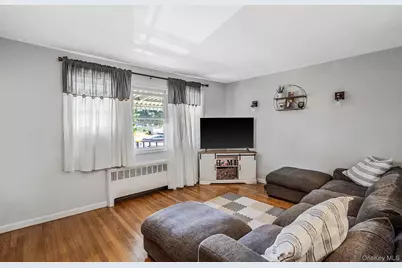 168 W 21st Street, Deer Park, NY 11729 - Photo 5