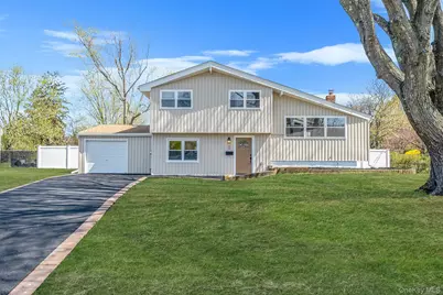 25 Greentree Drive, Oakdale, NY 11769 - Photo 1