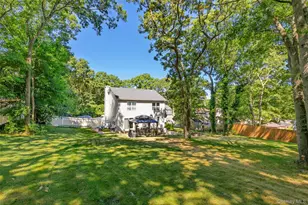 27 Cleveland Ave, Selden, NY 11784 - Photo 15