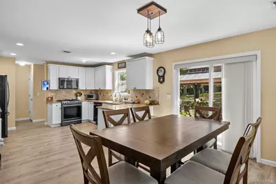 27 Cleveland Avenue, Selden, NY 11784 - Photo 9