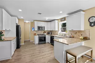 27 Cleveland Ave, Selden, NY 11784 - Photo 11