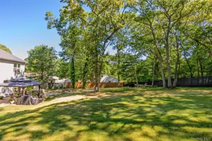 27 Cleveland Ave, Selden, NY 11784 - Photo 17
