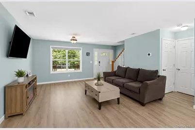 27 Cleveland Avenue, Selden, NY 11784 - Photo 7