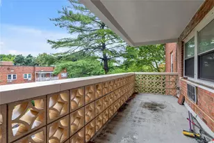 45 Hill Park Ave, Great Neck, NY 11021 - Photo 19