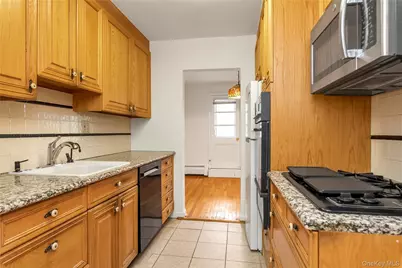 45 Hill Park Avenue #3D, Great Neck, NY 11021 - Photo 11