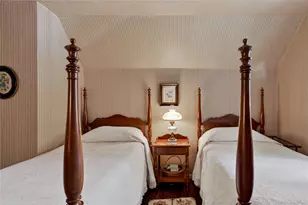 18 Old Farm Rd, East Hills, NY 11577 - Photo 19