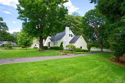 18 Old Farm Road, East Hills, NY 11577 - Photo 1