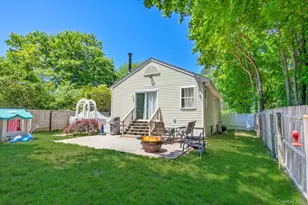 283 Railroad Ave, Center Moriches, NY 11934 - Photo 15