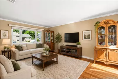 7 Margaret Drive, Plainview, NY 11803 - Photo 3