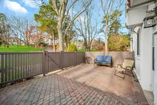 207 Skyline Dr, Coram, NY 11727 - Photo 3