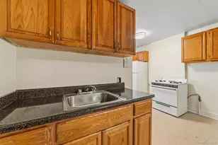 158 Willow St, Yonkers, NY 10701 - Photo 3