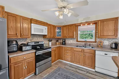 14 Blossom Grove Court, Highland, NY 12528 - Photo 9